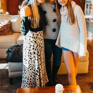 Vestique Cheetah Skirt